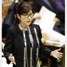 稲田防衛相も「教育勅語」を称賛（Ｃ）日刊ゲンダイ