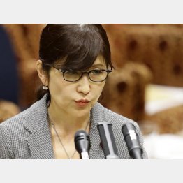 謝罪させられ膨れっ面で答弁（Ｃ）日刊ゲンダイ