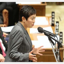 衆院予算委員会で質問する辻元氏（Ｃ）日刊ゲンダイ
