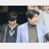 表情には明らかな温度差が…（２日、富士河口湖町で）／（Ｃ）共同通信社