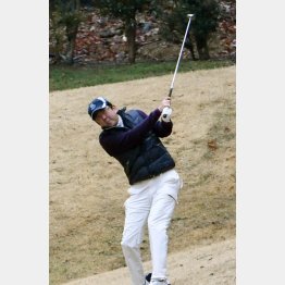 週末は趣味のゴルフ（Ｃ）日刊ゲンダイ