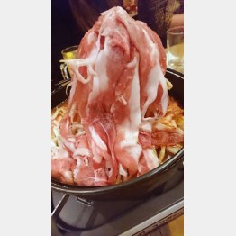 そそり立つ肉のタワー（Ｃ）日刊ゲンダイ