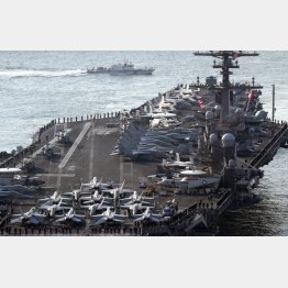 朝鮮半島へ航行する米空母カール・ビンソン（Ｃ）ロイター