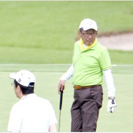 加計理事長（右）は安倍首相の“腹心の友”（Ｃ）日刊ゲンダイ