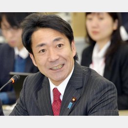 自民に促され…（Ｃ）共同通信社