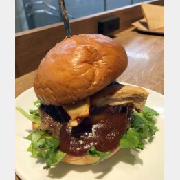 「JR東日本」の子会社・ベッカーズの「鹿肉バーガー」（Ｃ）日刊ゲンダイ