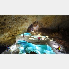 沖永良部島の銀水洞（吉田さん提供）