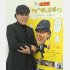 作品のポスターとともに（Ｃ）日刊ゲンダイ