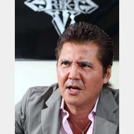 銀行員時代の同僚と飲むことも（Ｃ）日刊ゲンダイ