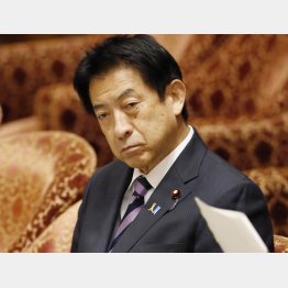 年金改正法が可決し、ニンマリの塩崎厚労相（Ｃ）日刊ゲンダイ