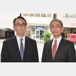 急きょ頭取に就任する三毛兼承副頭取（左）と平野信行ＣＥＯ（Ｃ）日刊ゲンダイ