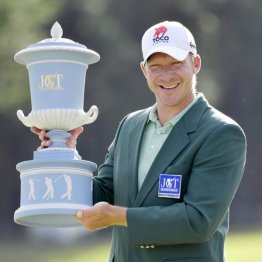 低弾道でコースを攻め続けたＳ・ノリス（Ｃ）共同通信社