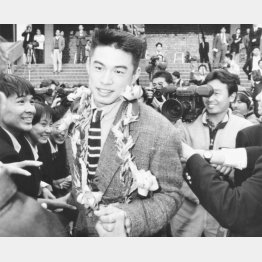 日本記録をマークした94年オフ、母校の愛工大名電高を訪れたイチロー（Ｃ）共同通信社