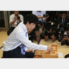 29連勝を達成した藤井聡太四段（Ｃ）日刊ゲンダイ