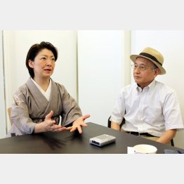 桂あやめさんと吉川潮氏（Ｃ）日刊ゲンダイ