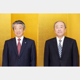 出光興産の月岡社長（右）と昭和シェルの亀岡社長／（Ｃ）日刊ゲンダイ