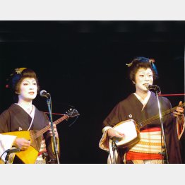 桂あやめさん（左）と林家染雀さん／（提供写真）