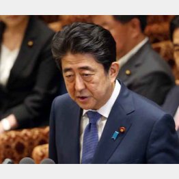 集中審議で答弁する安倍首相（Ｃ）日刊ゲンダイ