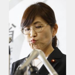 辞任会見でもこの表情（Ｃ）日刊ゲンダイ