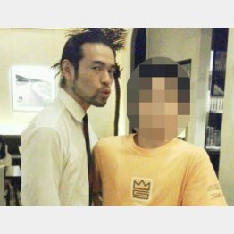 東京に戻り写真に（提供写真）