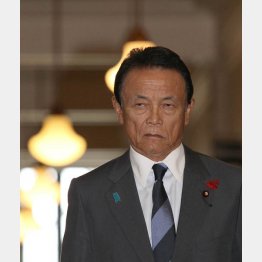 改造人事に不満の麻生財務相（Ｃ）日刊ゲンダイ