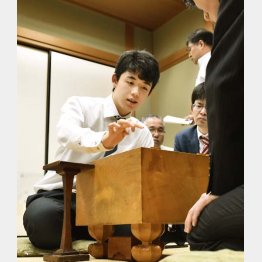 藤井聡太四段の活躍も教育熱過熱の一因か（Ｃ）共同通信社