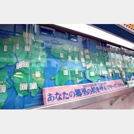 ８６年目を迎えたキャバレー「白いバラ」（Ｃ）日刊ゲンダイ