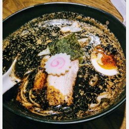 五行の焦がし味噌ラーメン（Ｃ）日刊ゲンダイ