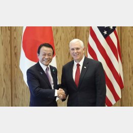 もう会えない？（右はペンス副大統領）／（Ｃ）日刊ゲンダイ
