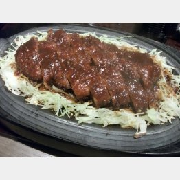 人気の「鉄板とんかつ」／（Ｃ）日刊ゲンダイ