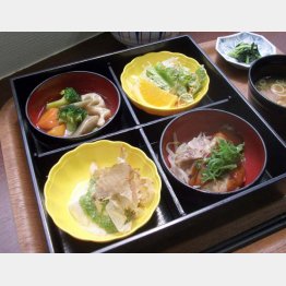 地元野菜で構成された和風のＡ定食（Ｃ）日刊ゲンダイ