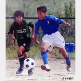 フレスカ神戸時代は攻撃的な選手（右）だった／（昌子家提供）