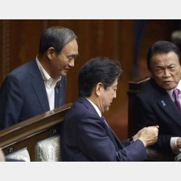 軍事一辺倒の政権（Ｃ）日刊ゲンダイ