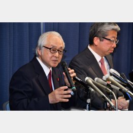 業績は上向くか（左は日本郵政の長門正貢社長）／（Ｃ）日刊ゲンダイ