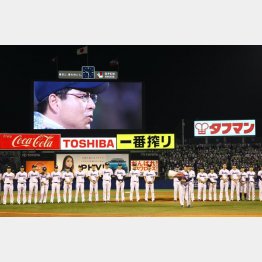 引退セレモニーで挨拶する筆者（Ｃ）日刊ゲンダイ