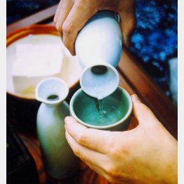 １カ月の家飲み代は５０００円（Ｃ）日刊ゲンダイ