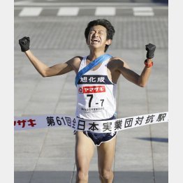 今年の全日本実業団対抗駅伝は旭化成が２２度目の優勝を果たしたが…（Ｃ）共同通信社