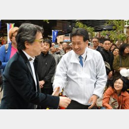 保守論客の小林よしのり氏（左）も支援（Ｃ）日刊ゲンダイ