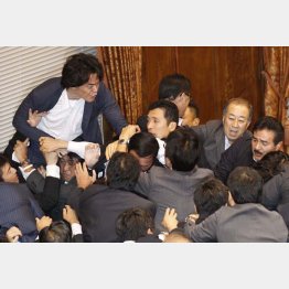 安保法で米軍との一体化に加速（Ｃ）日刊ゲンダイ