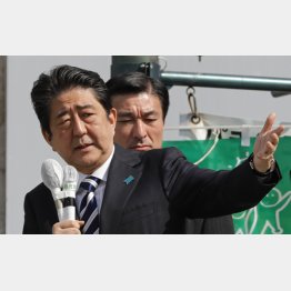 応援演説ではアベノミクスの「成果」を自画自賛（Ｃ）日刊ゲンダイ