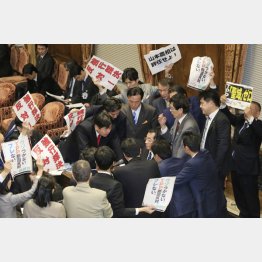 「強行採決」連発の暴政が続く（Ｃ）日刊ゲンダイ