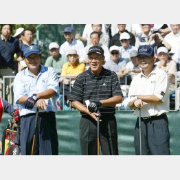 尾崎１８１センチ、青木と中嶋は１８０センチ（左から）（Ｃ）日刊ゲンダイ