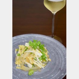合う酒＝スパークリングワイン（Ｃ）日刊ゲンダイ