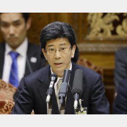 曖昧な答弁に終始（Ｃ）日刊ゲンダイ