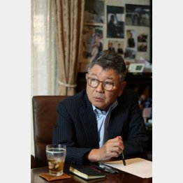「資料なんかはＡ４で１枚がベスト」と語る佐々木常夫氏（Ｃ）日刊ゲンダイ