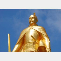 ＪＲ岐阜駅前広場の織田信長像（Ｃ）共同通信社