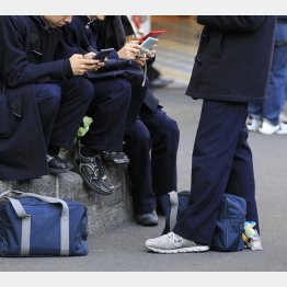 高校生のスマホ利用率は９４．８％（Ｃ）日刊ゲンダイ