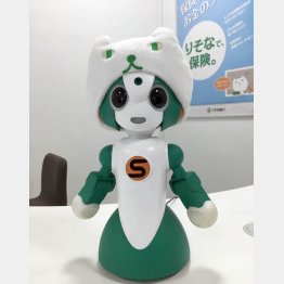 ロボットが行員のライバルに！？（りそな銀行のAIロボット「Sota」）／（Ｃ）日刊ゲンダイ