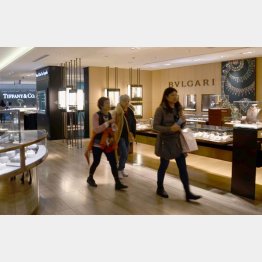 まずは実店舗で相場を調査（Ｃ）共同通信社