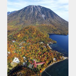 中禅寺湖の秋の紅葉は絶景（Ｃ）共同通信社